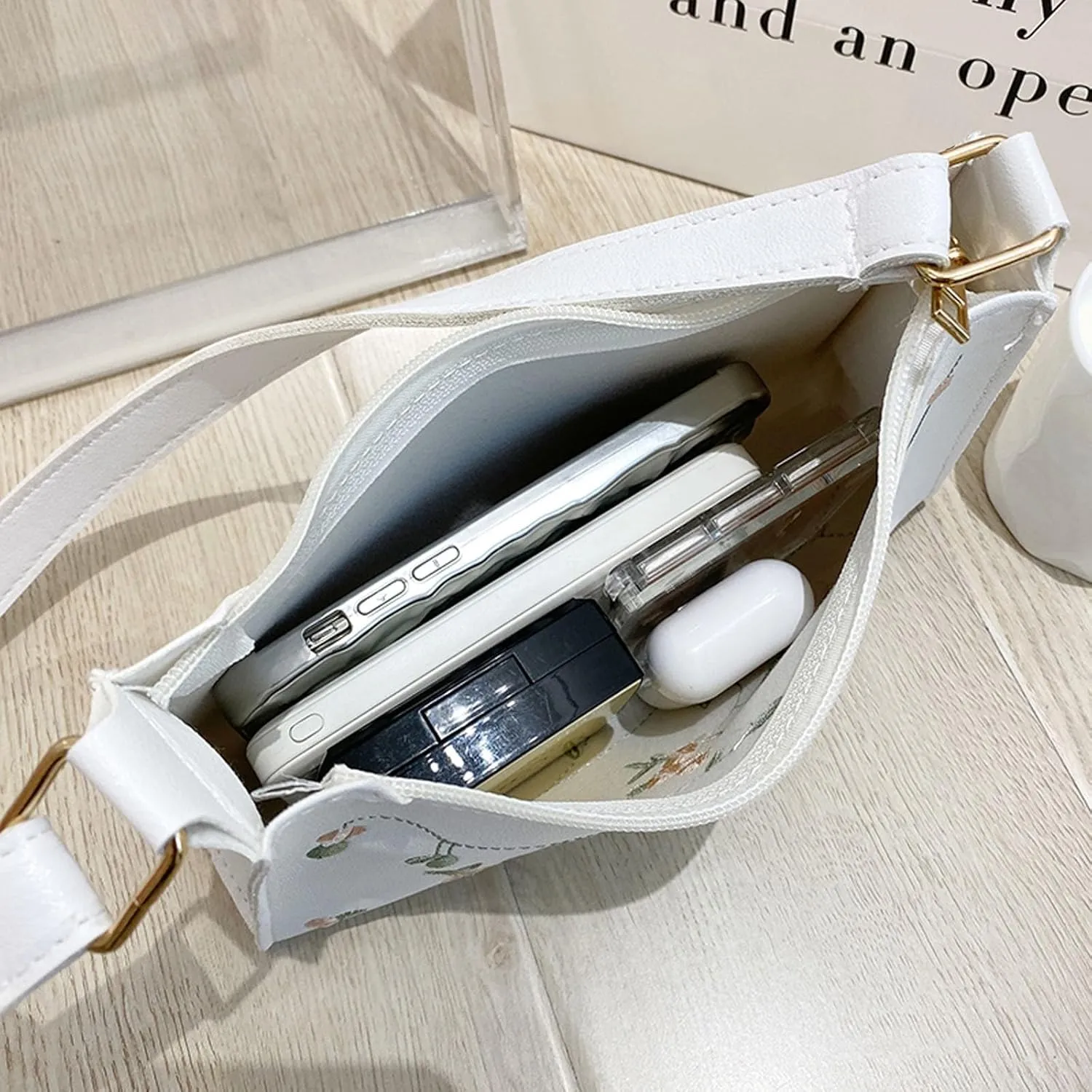 Sling Bags for Women Anti Theft Travel Women's Shoulder Bags Tote Satchel Hobo Cute Purse for Women Trendy(White)