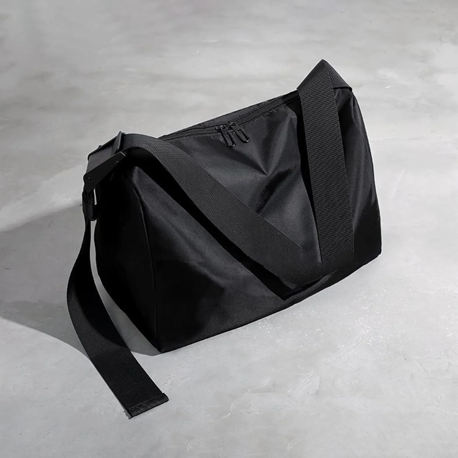 Travel Bags Messenger Bag for Men Nylon Crossbody Duffel Bag Versatile and Stylish Crossbody Shoulder Bag Sports Gym Bag